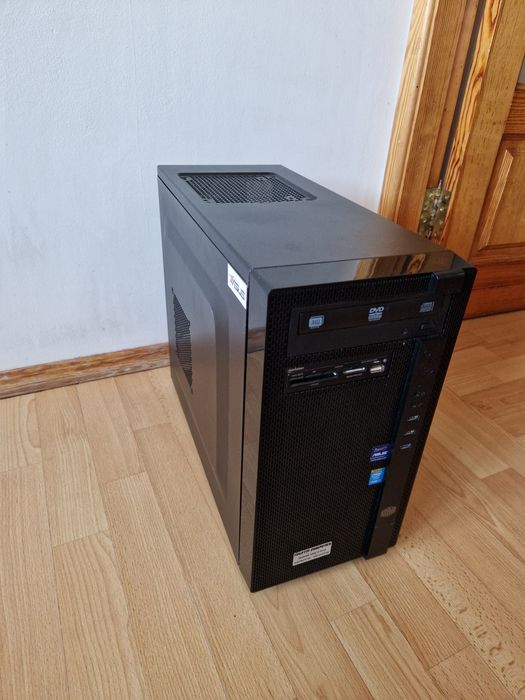 Брендовий Корпус для компьютера matx з кулерами стан гарний