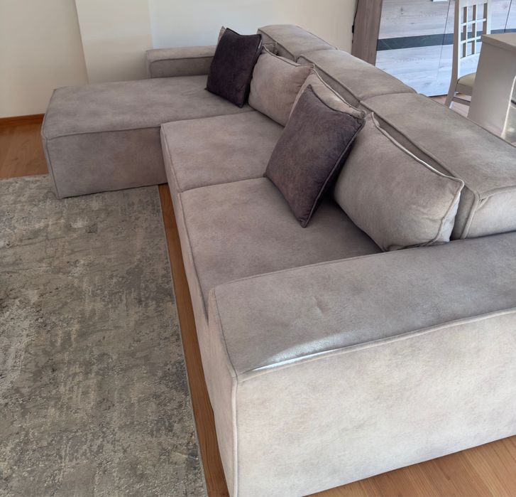 Sofá chaiselongue cinza