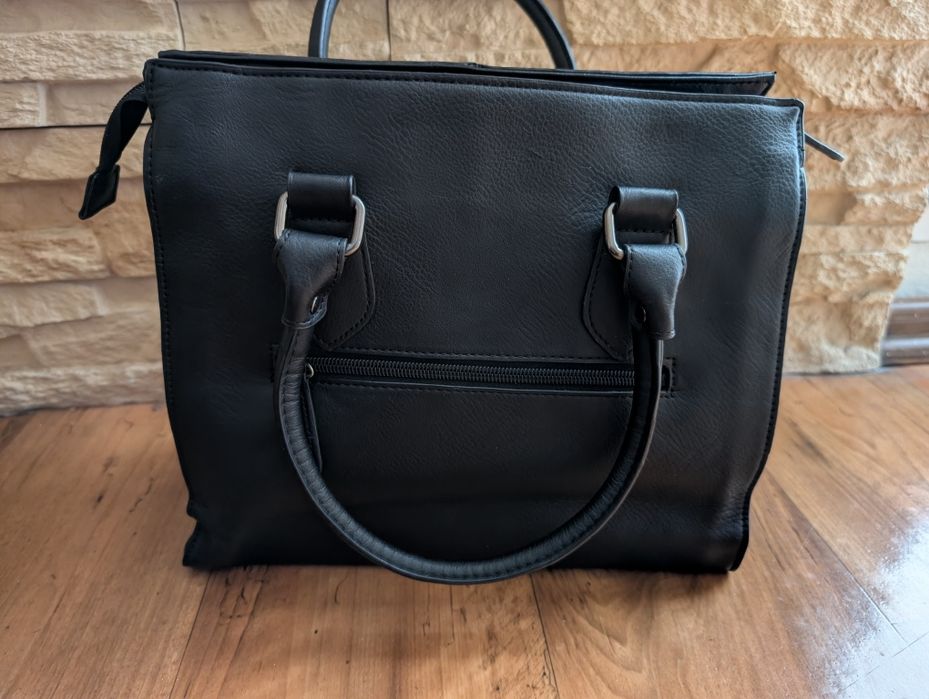 Czarna torebka do ręki