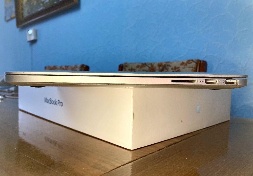 15.4" Apple Macbook Pro Early 2013 A1398 Retina i7 8Gb RAM 256 SSD