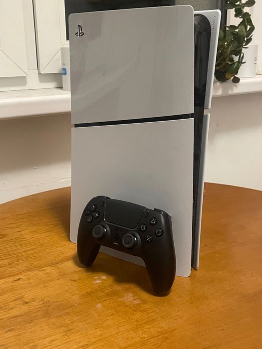 PS5 Slim with disc