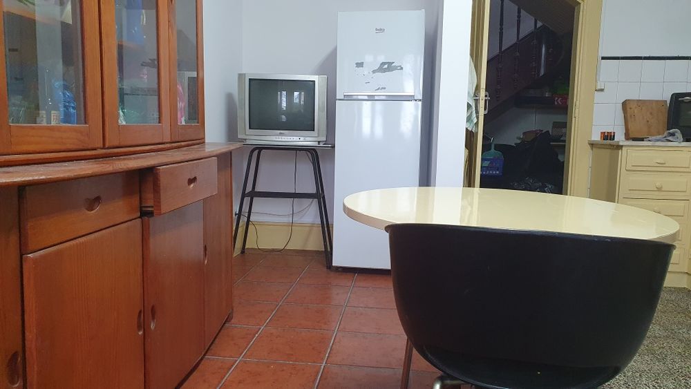 Alugo quarto em t 2