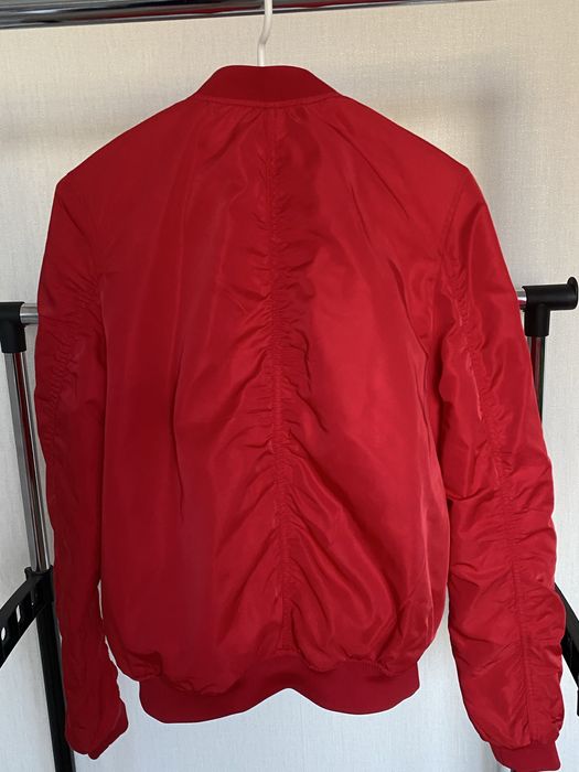 Бомбер для красунь, яскавий з  аплікаціями, розмір- S, бренд H&M