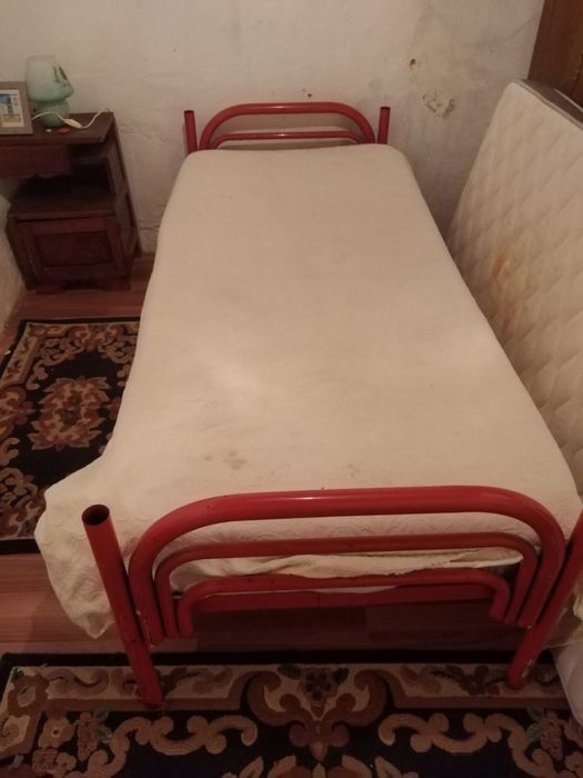 Beliche com escadas + 2 colchões