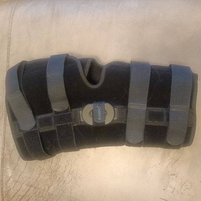 Ортез (тутор, шина на коленный сустав)