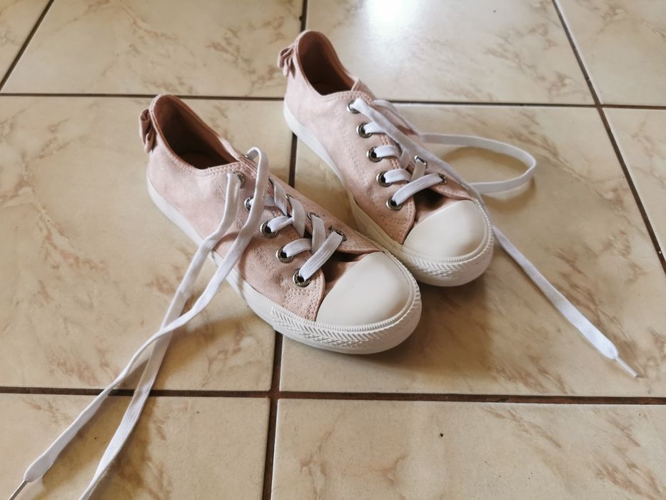 Pudrowo różowe trampki