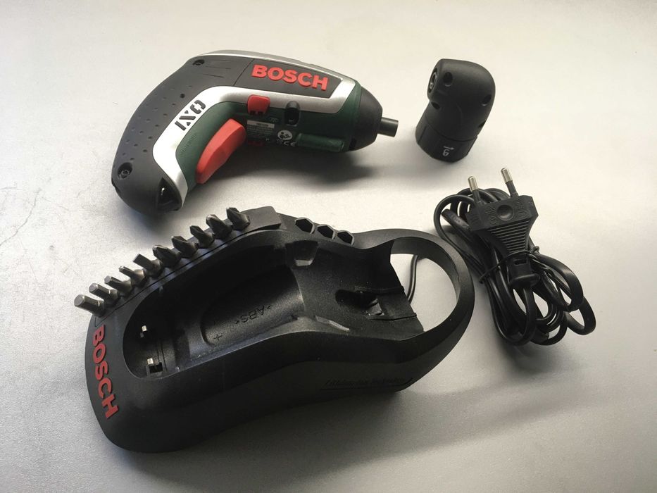 Шуруповерт аккумуляторный Bosch IXO IV [0603959321]