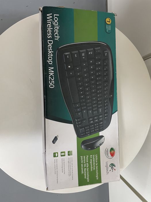 Ecrã de computador + teclado + rato