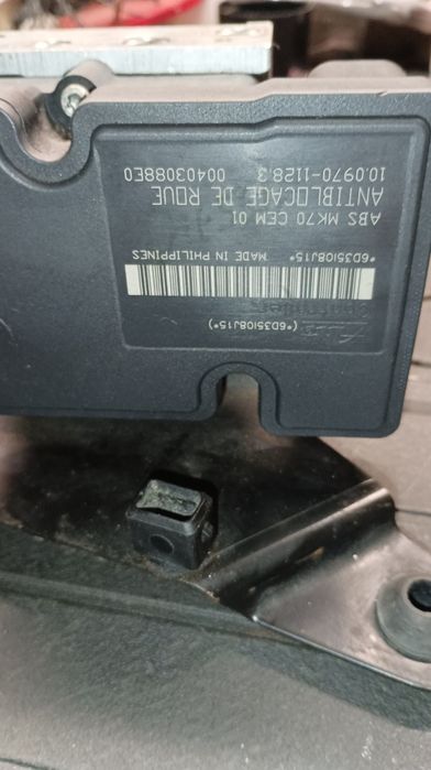 Braço suspensão bomba Abs Peugeot 206
