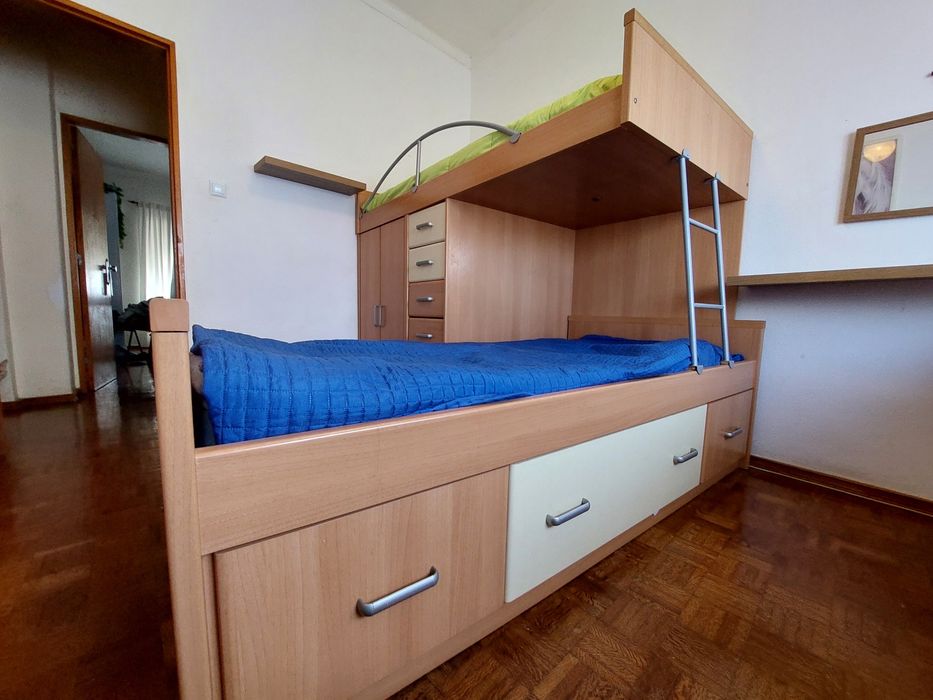 Beliche com roupeiro