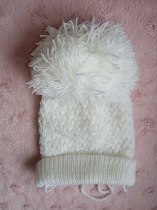 Czapka dziewczęca z dzianiny, przejściowa