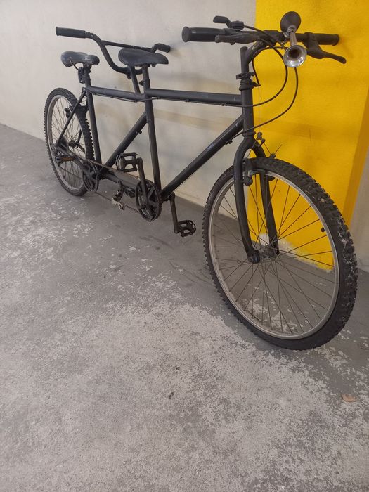 Bicicleta dupla para desfrutar com outa pessoa que não saiba andar de bicicleta