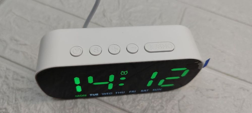 Настольные электронные LED часы