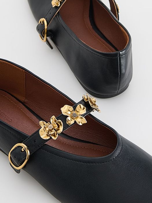 Балетки з декоративним ремінцем