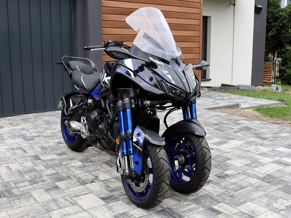 Yamaha NIKEN quickshifter, ABS, kontrola trakcji