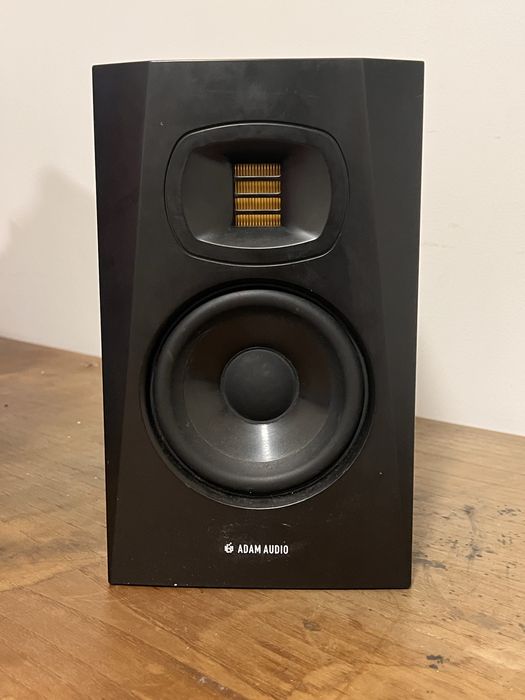 Colunas Adam Audio T5V