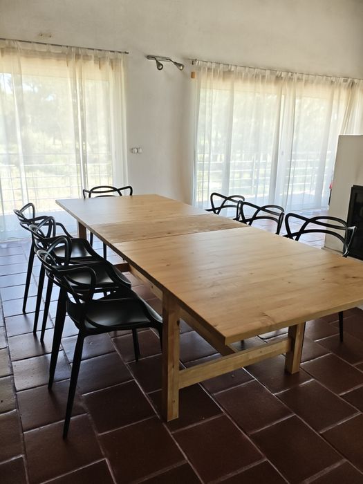 Mesa de madeira, grande e extensível