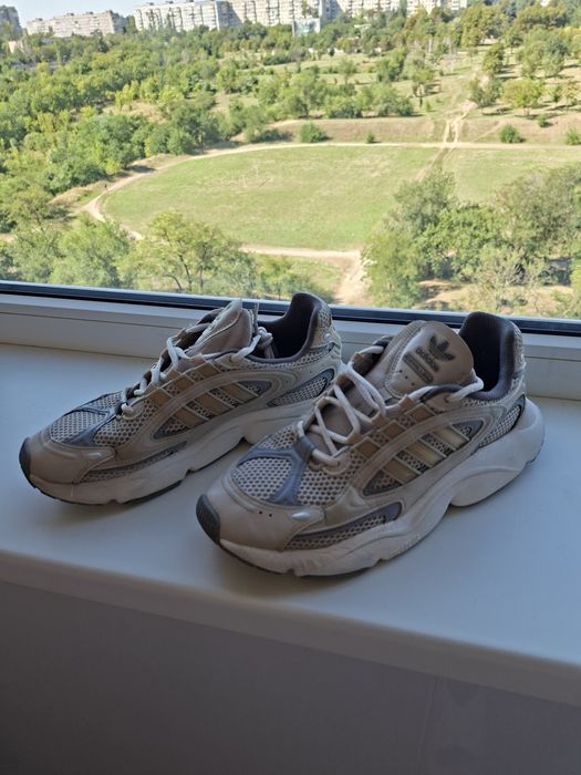 Кросівки Adidas 43