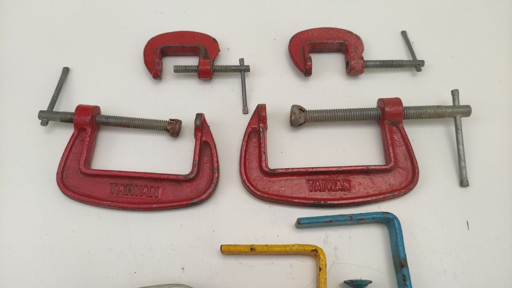 Grampos abraçadeiras tipo C