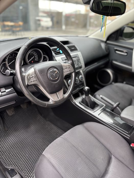 Автомобіль  Мазда 6