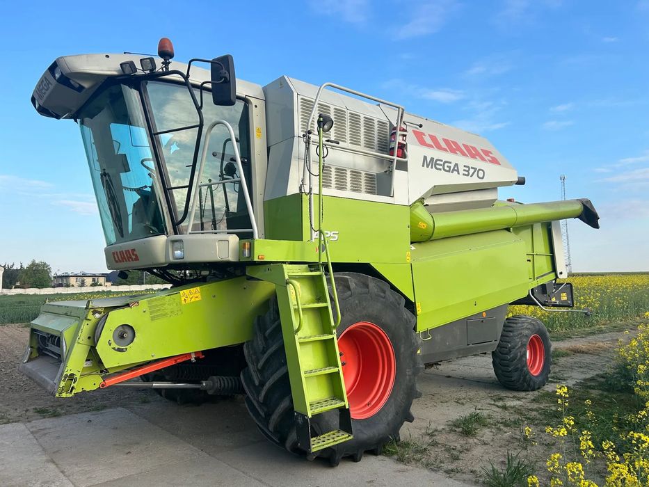 Claas Mega 370  Kombajn zbożowy Claas Mega 370