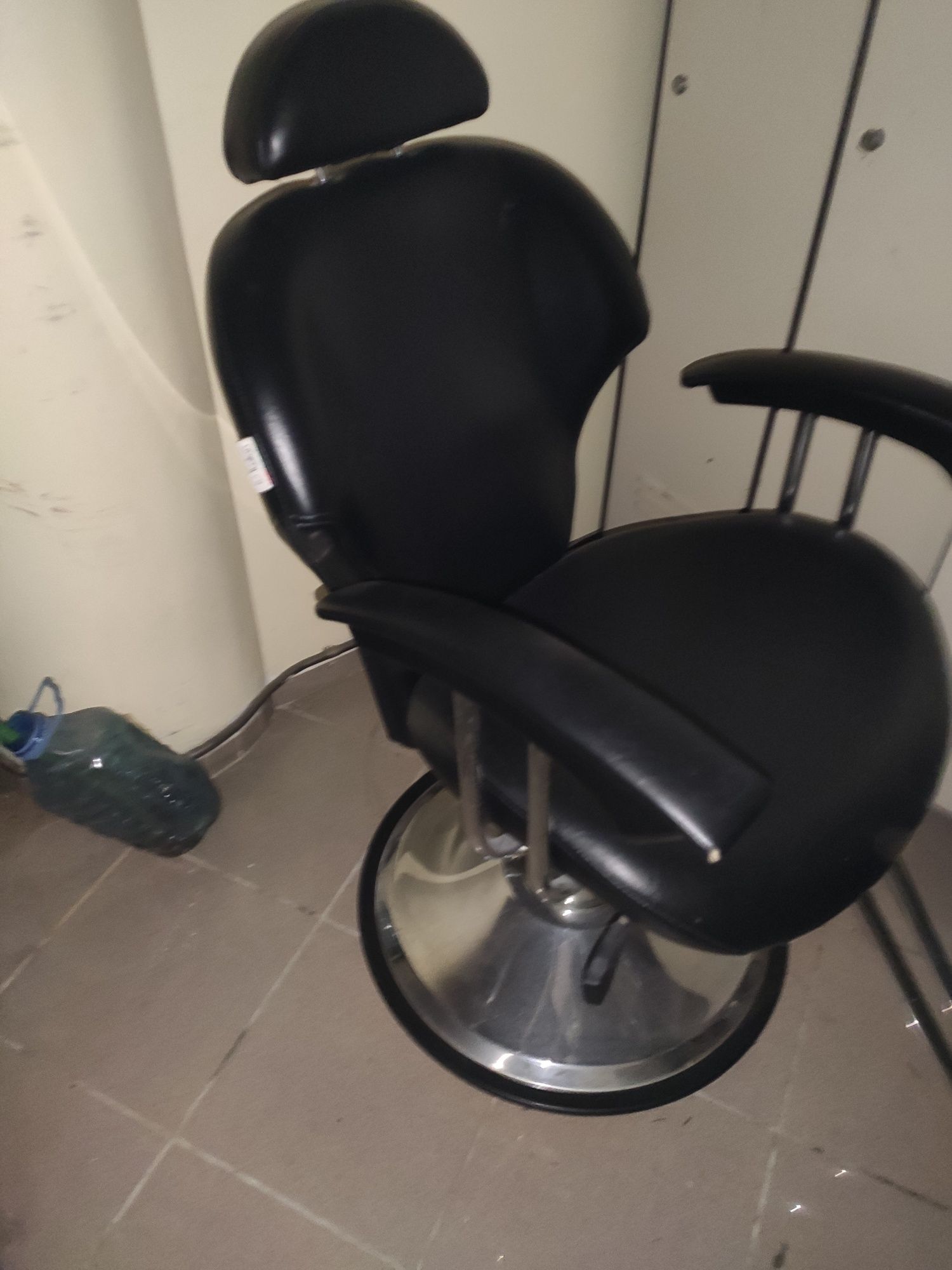 Cadeira de barbeiro ou maquiagem Nogueira, Fraião E Lamaçães • OLX Portugal