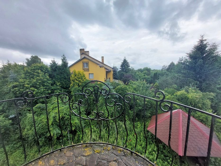 Продаж будинок 3 поверхи, 435 м², вул. Польова, м. Пустомити