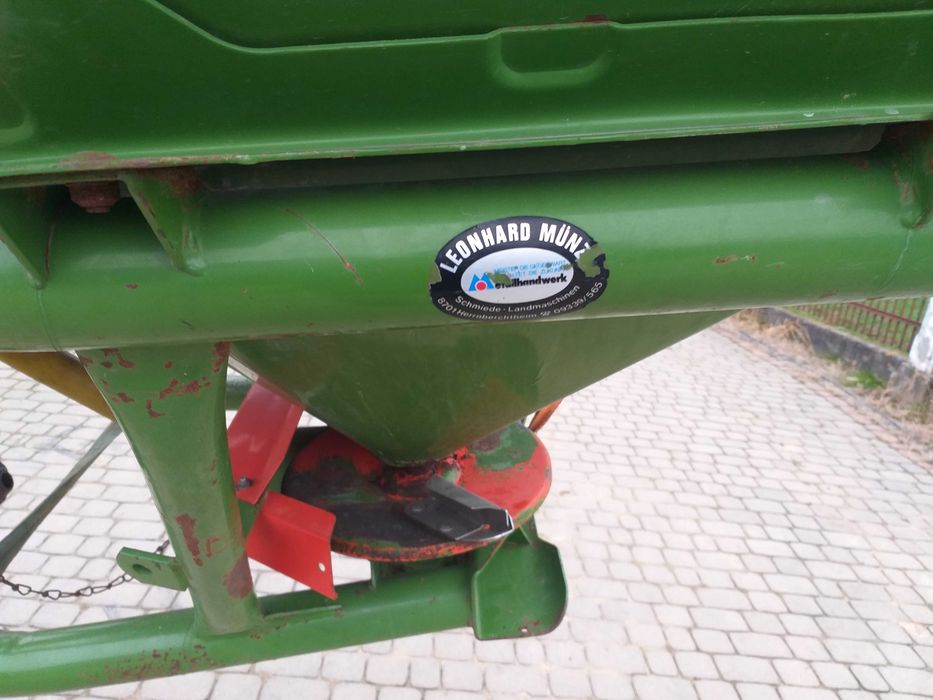 Rozsiewacz do nawozów  Amazone