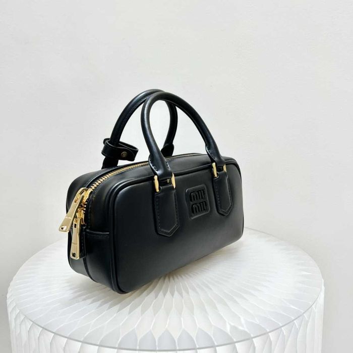 MiuMiu Czarna Torebka - Wodoszczelna dla Codziennego użytku