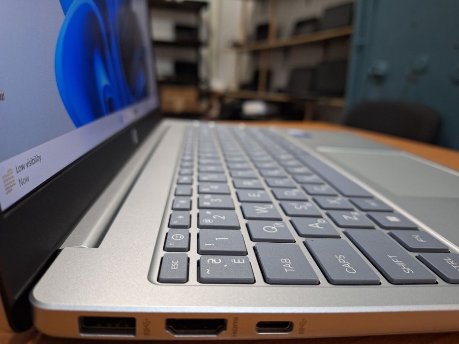 HP Laptop 15-fd0102ua i5-1334U IrisXe Graphics 2Gb DDR4 16Gb SSD 512Gb