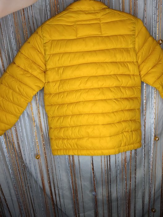 Продам куртку демі,осінню reserved