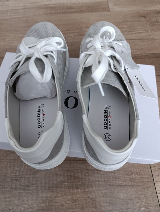 Buty sneakersy skórzane 38