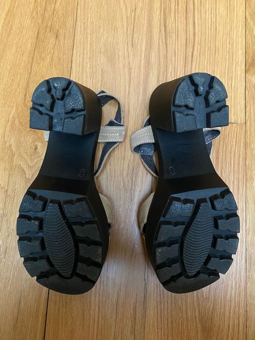 Sandálias plataforma, da Max, tamanho 39