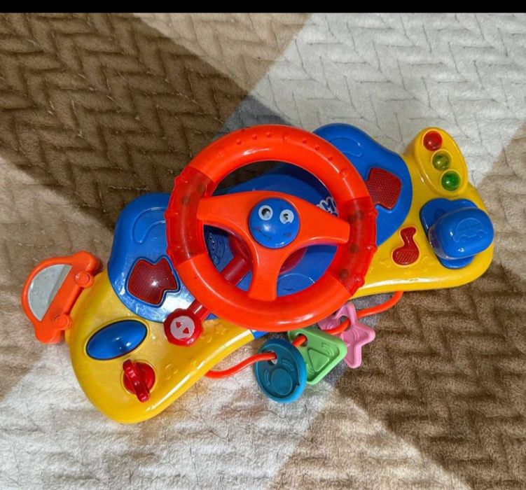 Музичний руль в ідеальному стані.