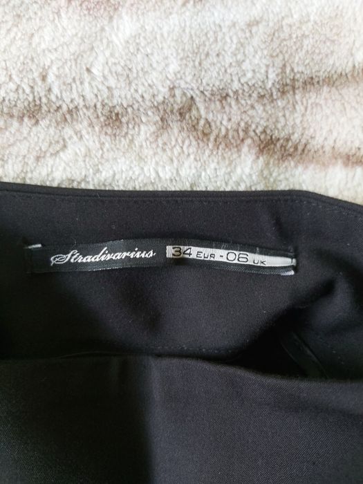 Czarna spódniczka Stradivarius