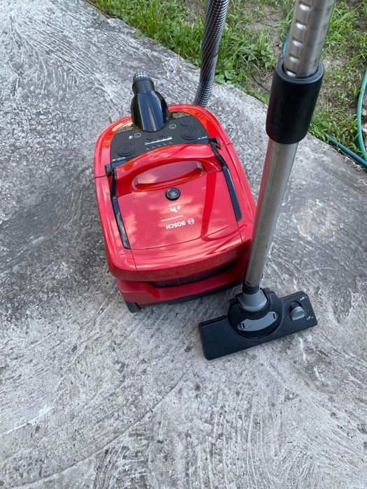 Продам пилосос миючий BOSCH