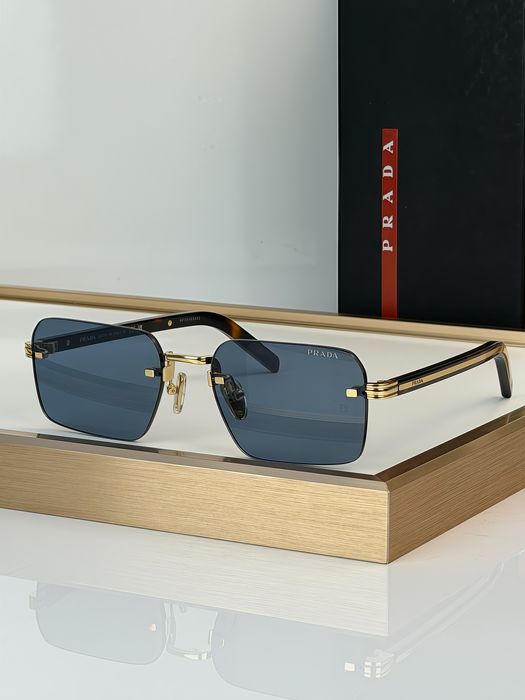 Жіночі сонцезахисні окуляри Prada Прада чорні з золотом