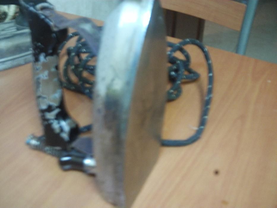 2 Ferros de passar roupa antigos