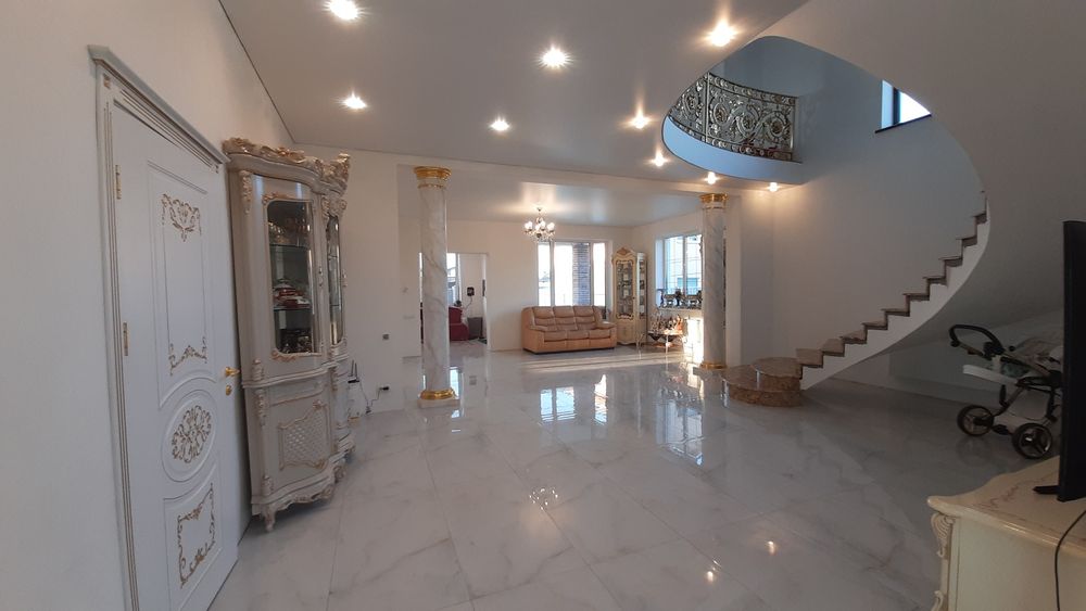 Продажа шикароного дома в с. Гора