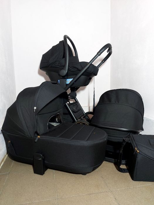 Коляска CARRELLO Epica 2025 року ШОУРУМ 2/1 також 3/1