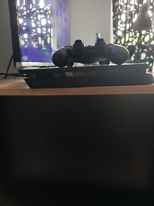 Sprzedam PS4 Slim