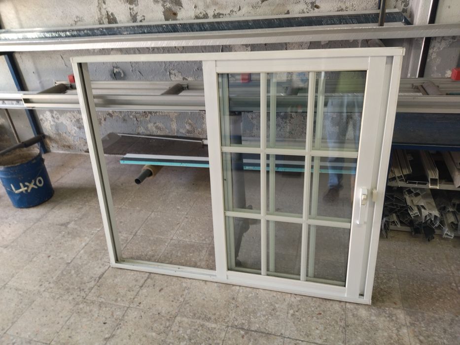 Janela em alumínio de correr