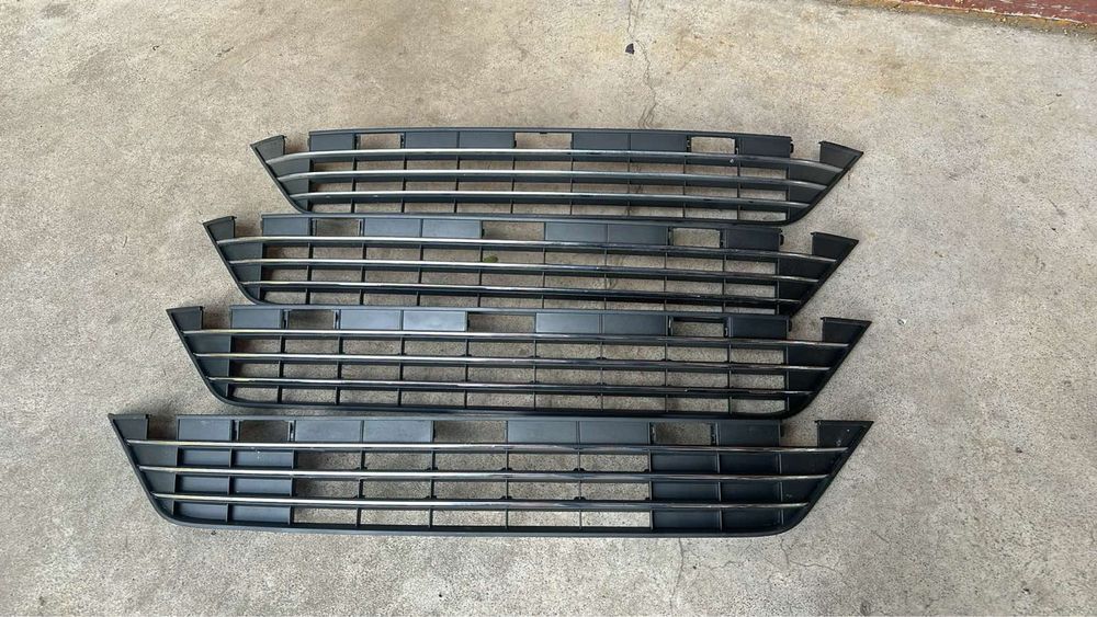 Touareg FL. CR. Решітка бампера ОРИГІНАЛ
