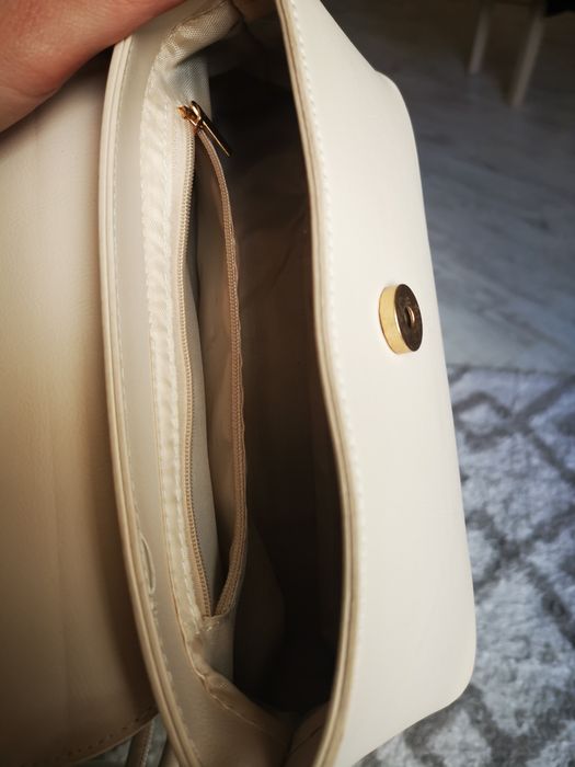 Біла стильна сумочка