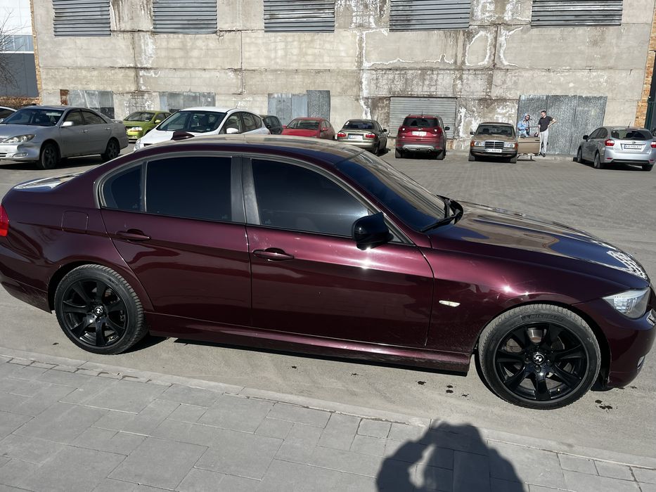 Автомобіль BMW 320i e90 рестайлінг