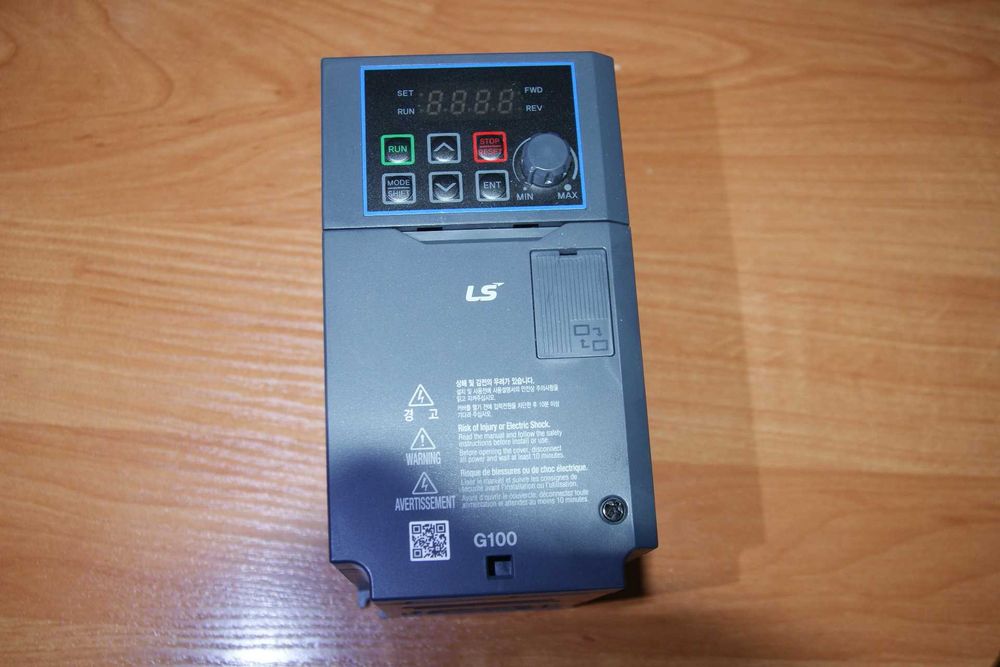 Falownik LG / LS G100 – model LSLV0008G100-4EOFN, 0,75 kW, 3×400 V