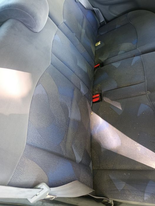 Carro citadino impecável