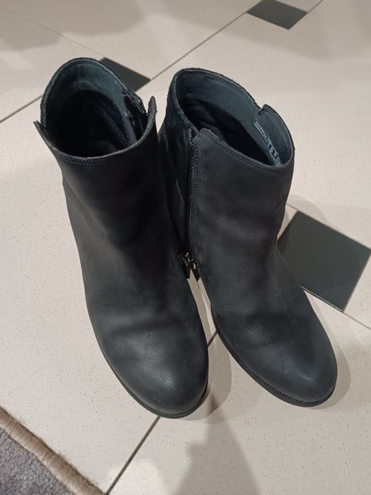 Демисезонні ботінки Clarks 41 розміру.