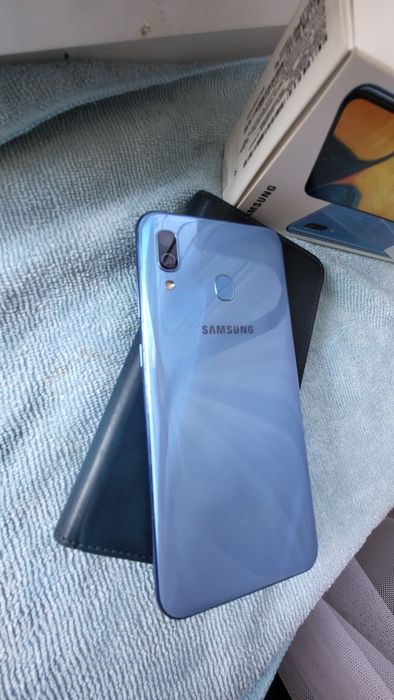 Samsung Galaxy A30