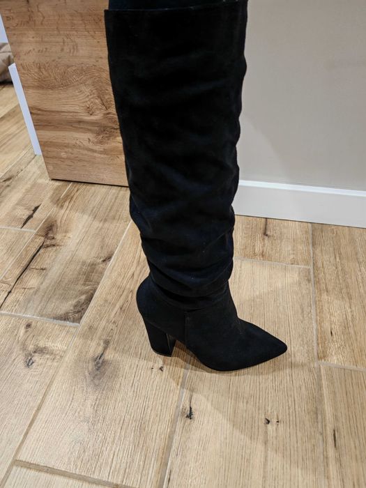 Нові чоботи 36 жіночі ботфорди високі взуття на каблуку леопардові